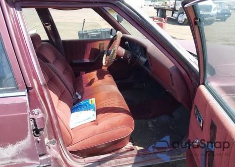 1989 Plymouth Reliant Le z USA, uszkodzony, nr VIN 3P3BK46DXKT973073